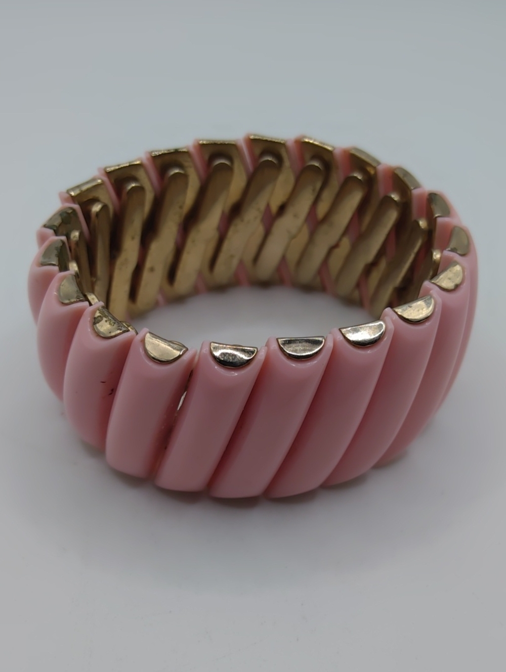 Bergere Pink Lucite Accordian Stretch Bracelet Vintage Sz 5.5-7.5 - Picture 1 of 7